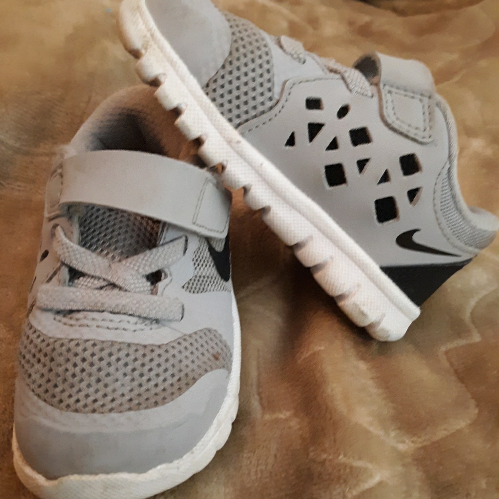 Toddler NIKE size 5C